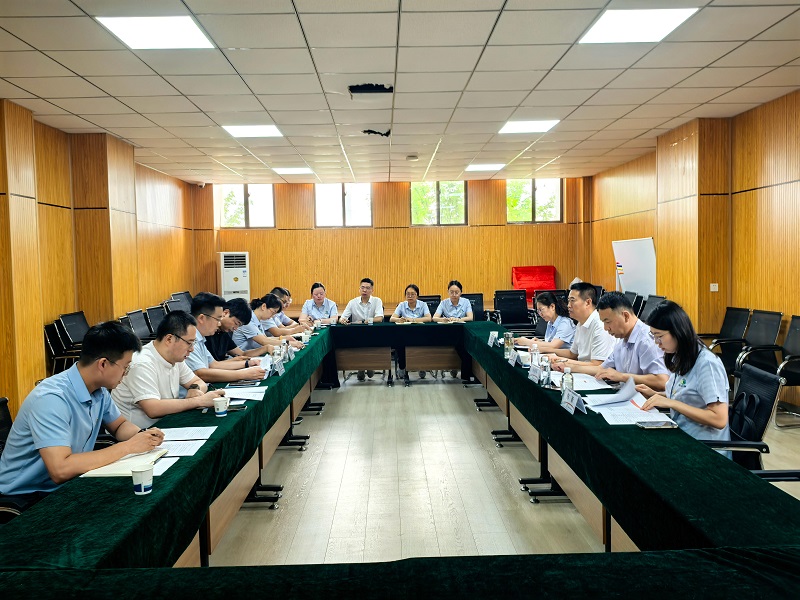 周紅一行到智引公司、固廢綜合利用中心、研發(fā)中心調(diào)研指導(dǎo)工作